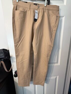 Banana Republic women’s  Chinos in Khaki Tan